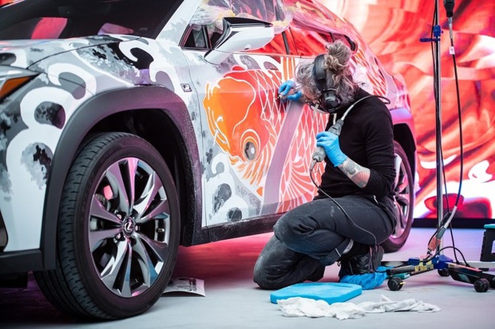 Processo de pintura à mão levou cerca de 40 horas para ficar pronto (Foto: Divulgação) — Foto: Auto Esporte