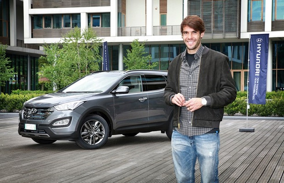 Fora da convocação para Copa, Kaká recebe carro da Hyundai (Foto: Divulgação) — Foto: Auto Esporte