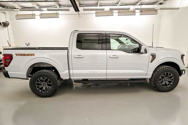 Ford F-150 Tremor 2025 - lateral