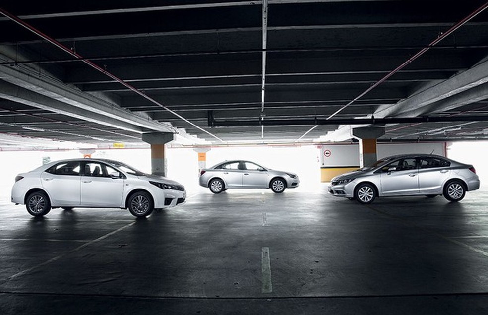Honda Civic LXR, Toyota Corolla XEi e Chevrolet Cruze LT (Foto: Fabio Aro / Auto News Brasil) — Foto: Auto Esporte