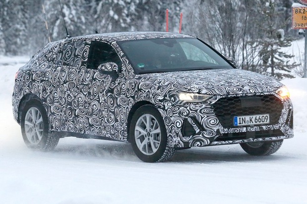 Audi Q4 terá queda do teto em formato de cupê (Foto: AutoMedia/Auto News Brasil) — Foto: Auto Esporte
