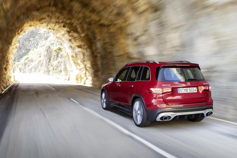 O Mercedes-AMG GLB 35 4MATIC é a versão mais forte, por ora (Foto: Divulgação) — Foto: Auto Esporte