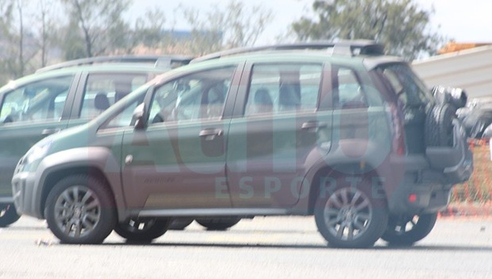 Flagra do Fiat Idea Adventure Xtreme (Foto: Marlos Ney Vidal/Auto News Brasil) — Foto: Auto Esporte