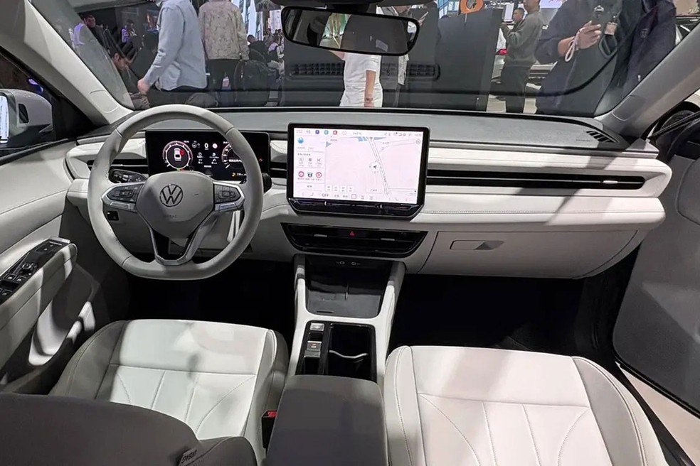 Volkswagen Ladiva tem interior minimalista, mas telas grandes  — Foto: Reprodução/TarantasNews