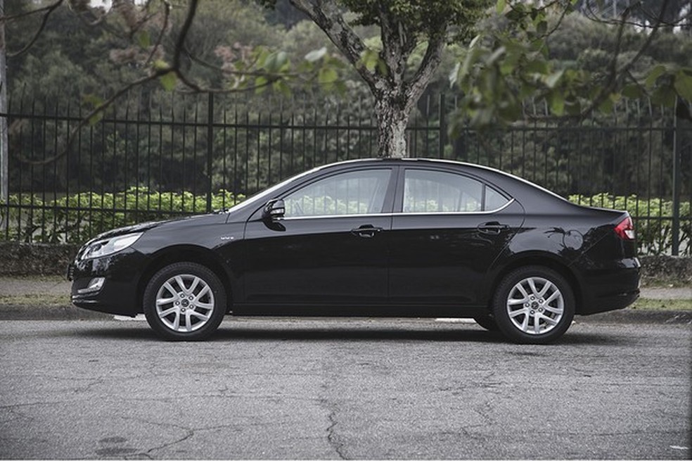 JAC J5 foi sedã médio da marca, agora, a moda são os SUVs (Foto: Fabio Aro) — Foto: Auto Esporte