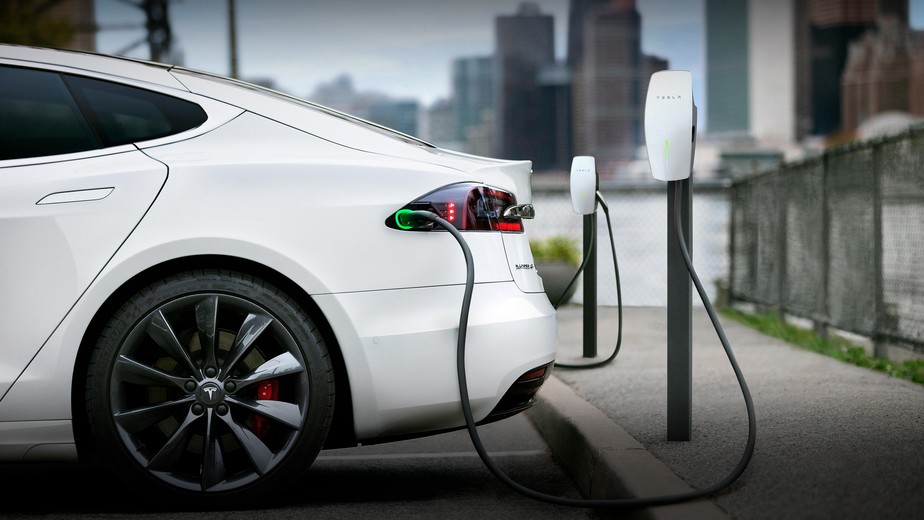 Carros elétricos da Tesla poderão ser carregados com energia solar