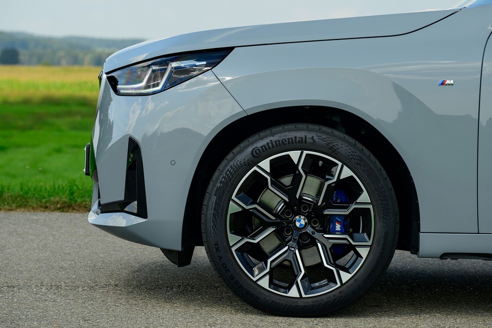 Rodas do BMW X3 mais barato têm desenho distinto — Foto: Divulgação