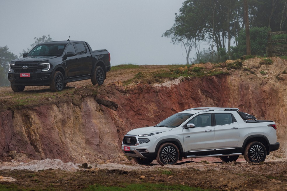 Comparativo: Ford Ranger Black 4x2 ou Fiat Toro Ranch 4x4 por R$ 220 mil?