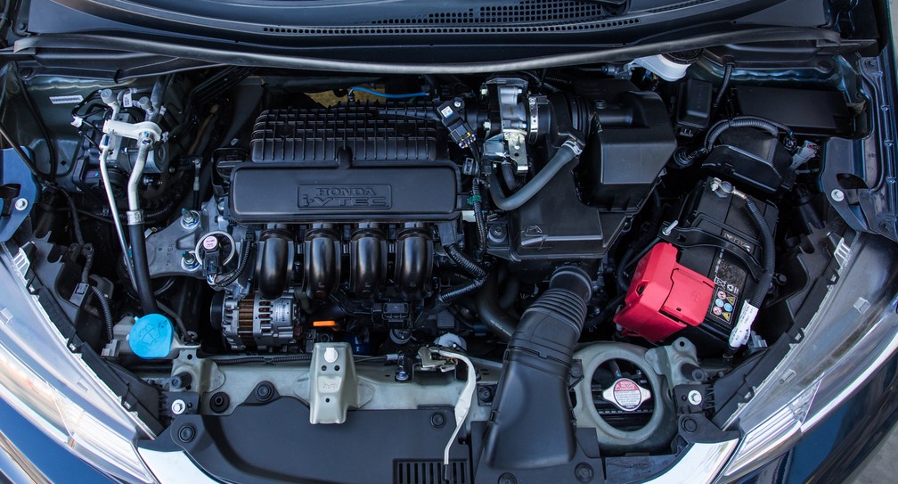 Motor 1.5 do Honda Fit — Foto: Celso Tavares/G1