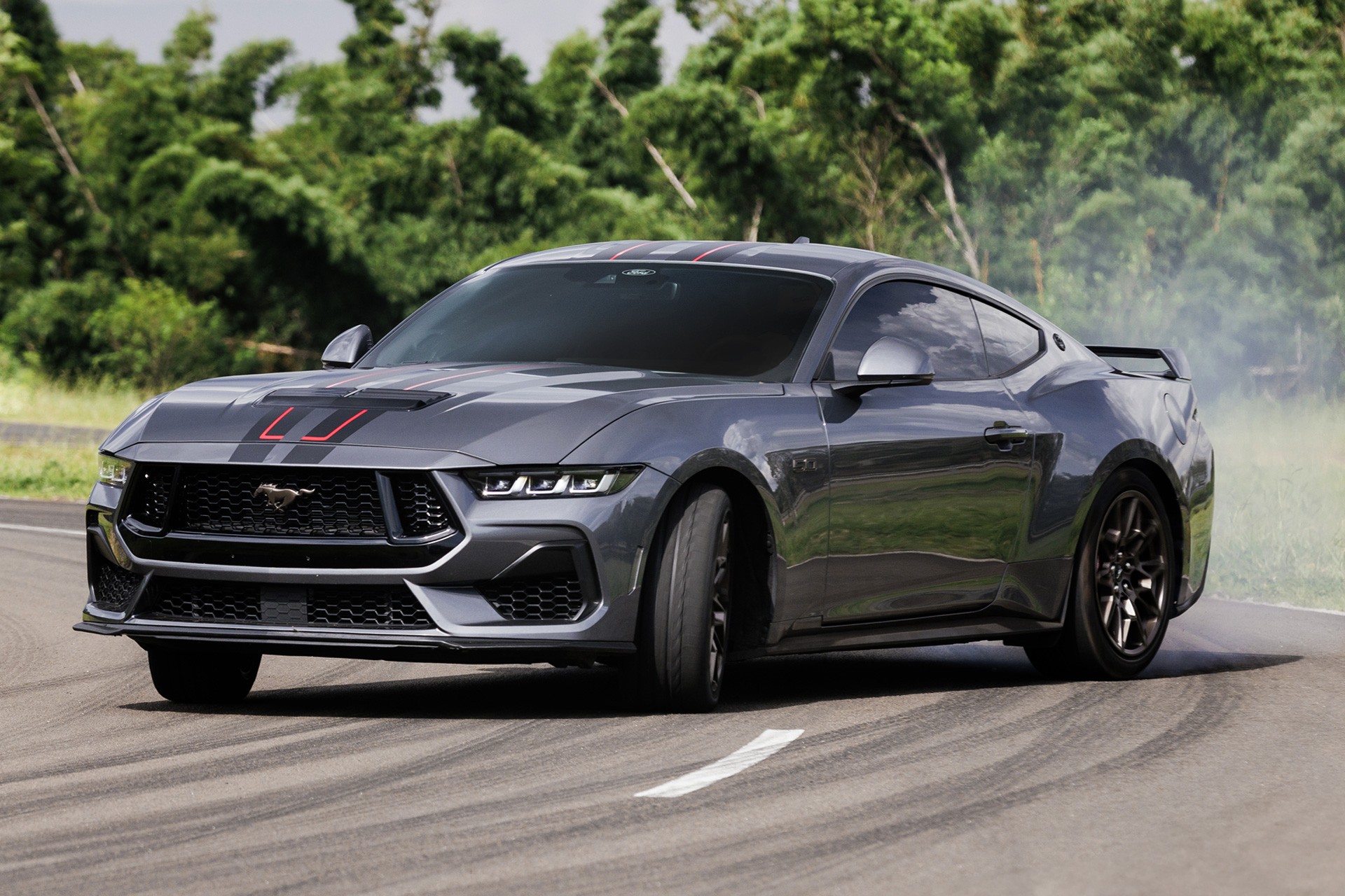 Como é dirigir um Ford Mustang manual no Autódromo de Interlagos