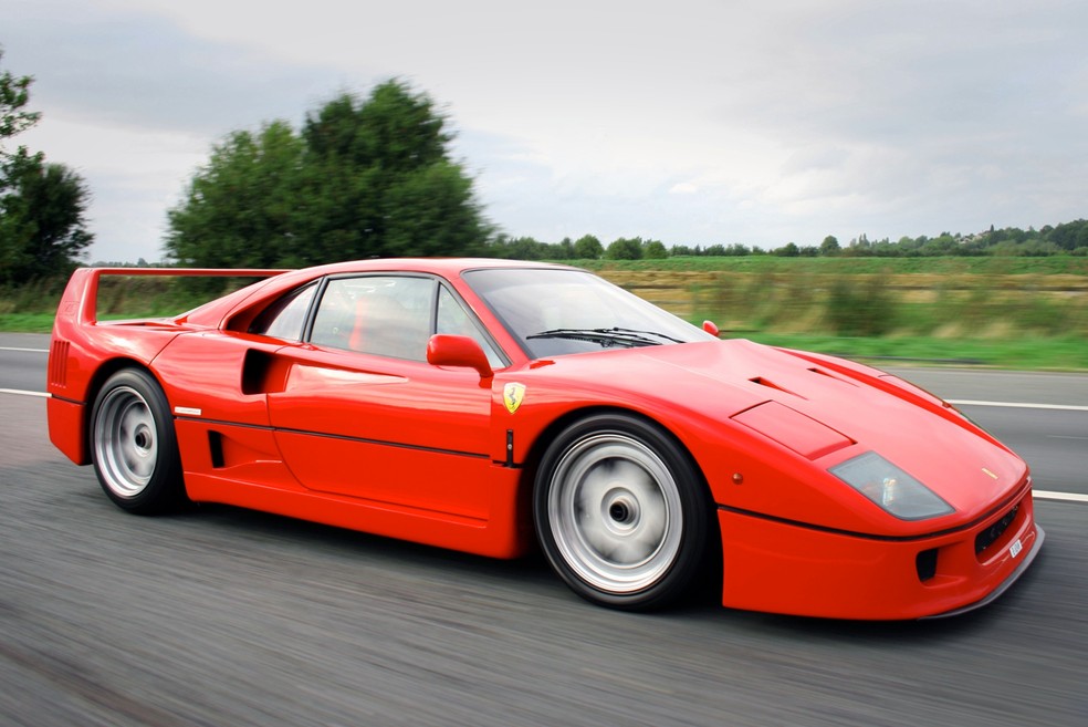 Ferrari F40 acelerava de 0 a 100 km/h em apenas 4,1 segundos — Foto: Divulgação