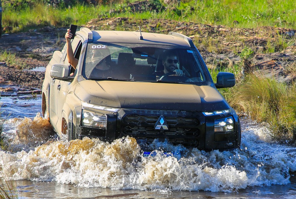 Nova Mitsubishi Triton tem capacidade de imersão da nova Triton é de 70 cm — Foto: Divulgação