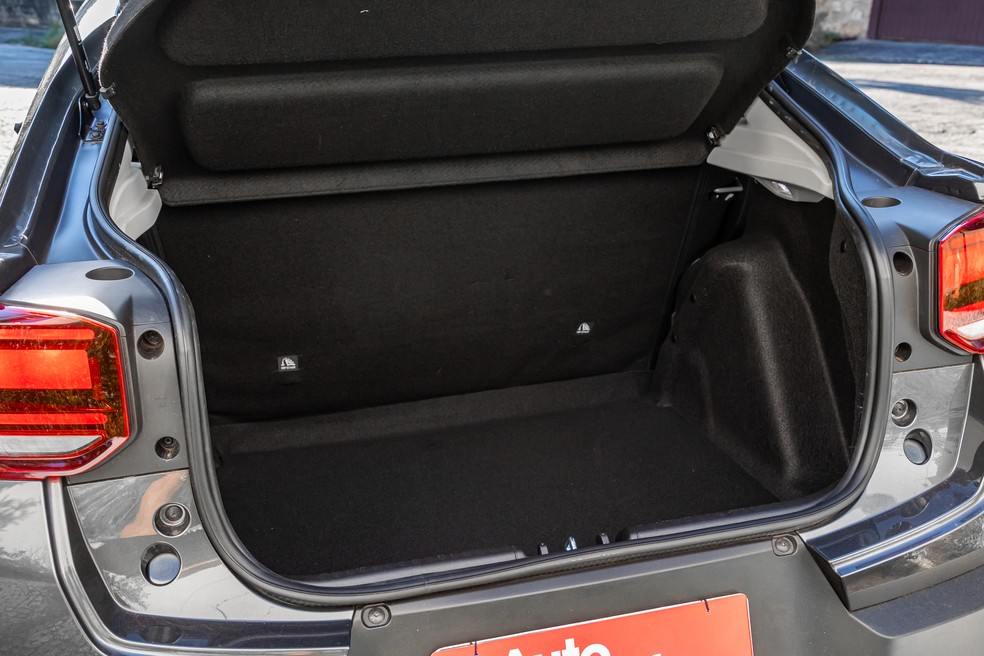 Porta-malas tem capacidade para 490 litros — Foto: Renato Durães/Auto News Brasil