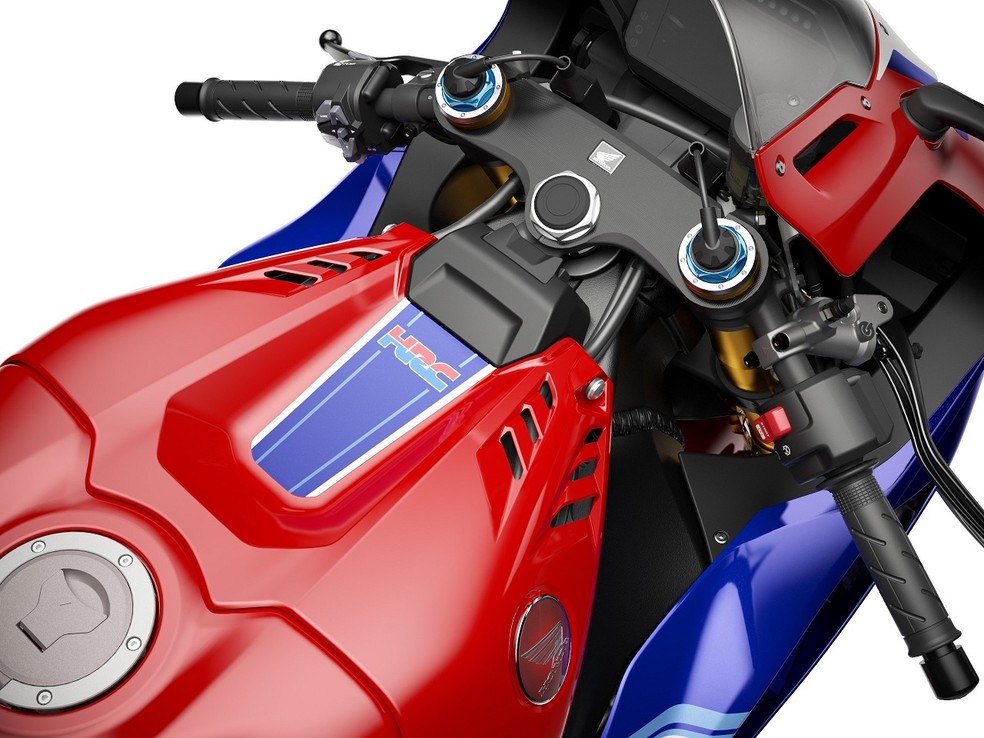 Guidão rebaixado e escudo integrado à carenagem são característicos dessa categoria de motos — Foto: autoesporte