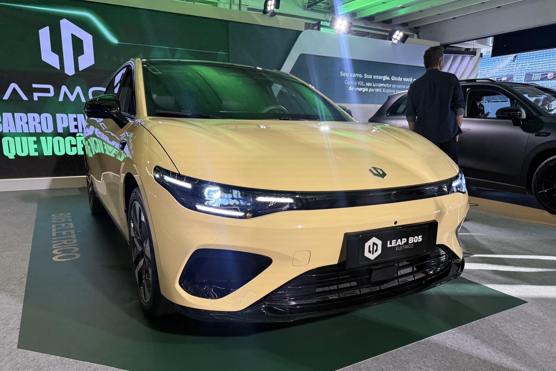 Leapmotor B05 é hatch médio que pode chegar ao Brasil para reviver segmento