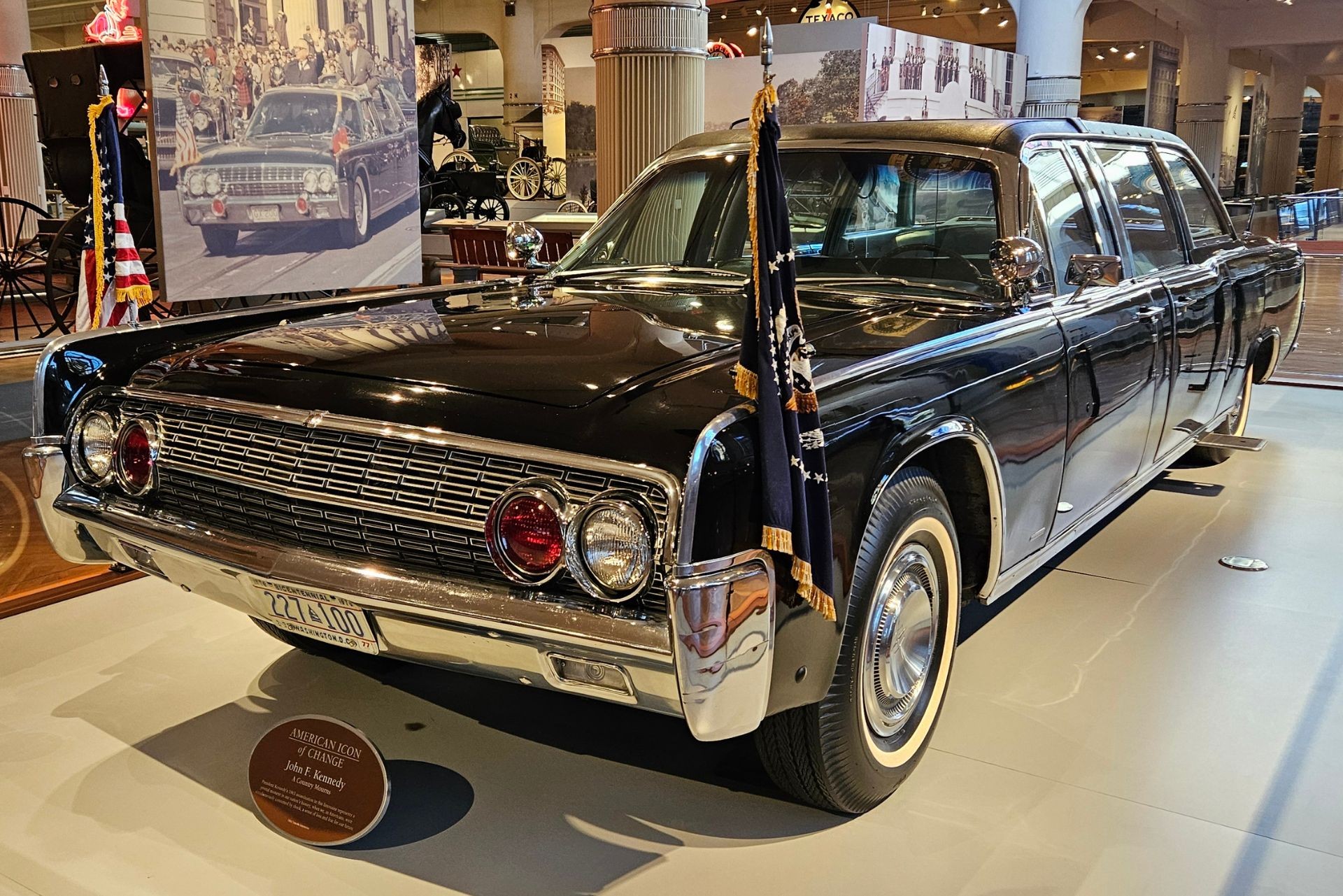 Conhecemos o Lincoln Continental em que John F. Kennedy foi assassinado