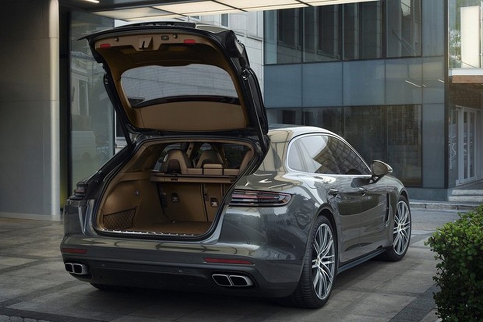 Tampa da perua Panamera tem acionamento elétrico de série (Foto: Divulgação) — Foto: Auto Esporte