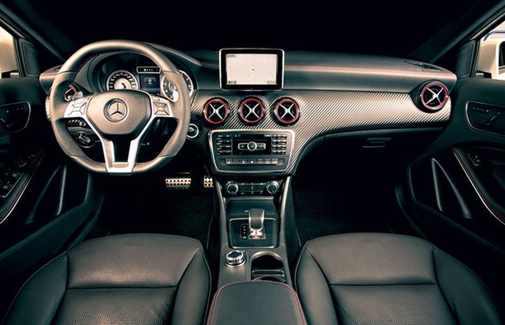 Interior do Mercedes-Benz A 45 AMG (Foto: Fabio Aro / Auto News Brasil) — Foto: Auto Esporte