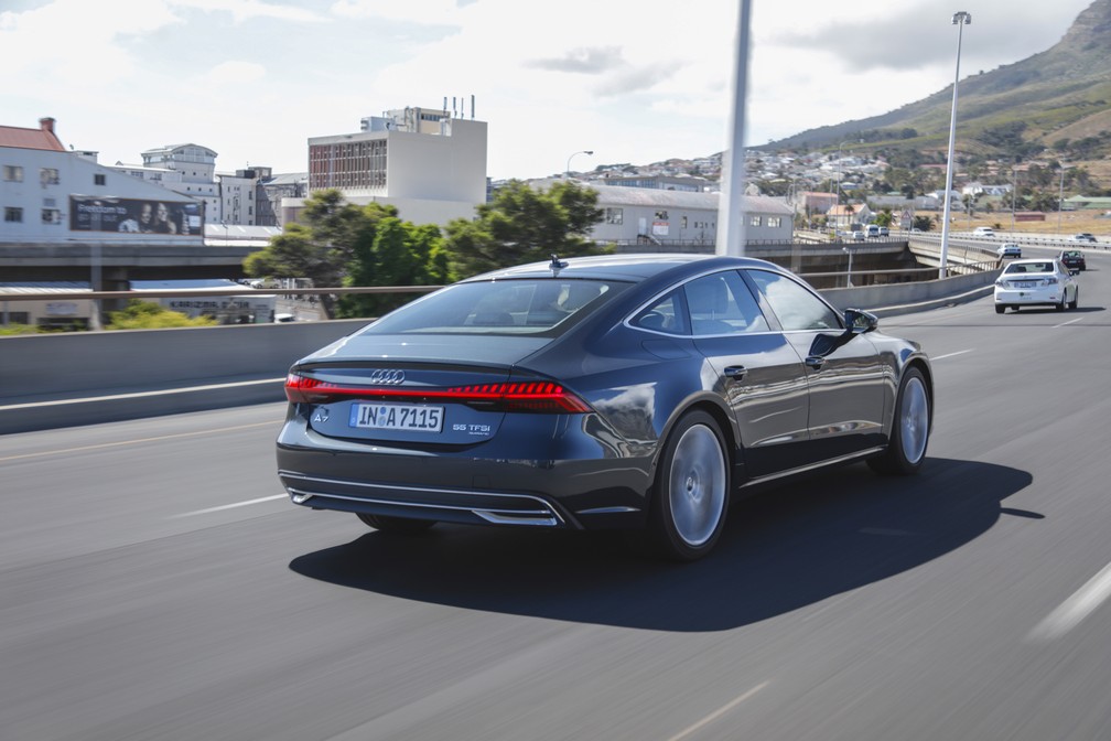Motor V6 de 340 cv ajuda o Audi A7 a acelerar de 0 a 100 km/h em 5,3 segundos — Foto: Divulgação