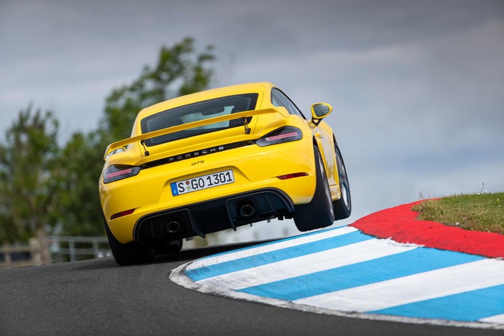 Porsche 718 Cayman GT4 — Foto: Divulgação