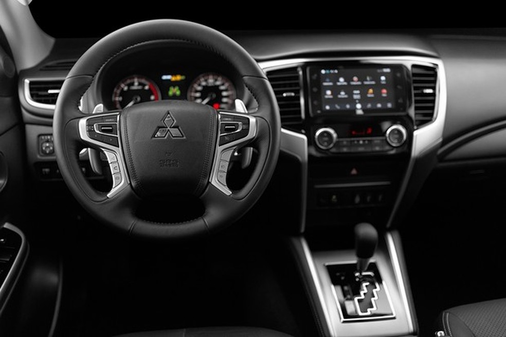 Na cabine as maiores mudanças estão no quadro de instrumentos e sistema multimídia (Foto: Divulgação) — Foto: Auto Esporte
