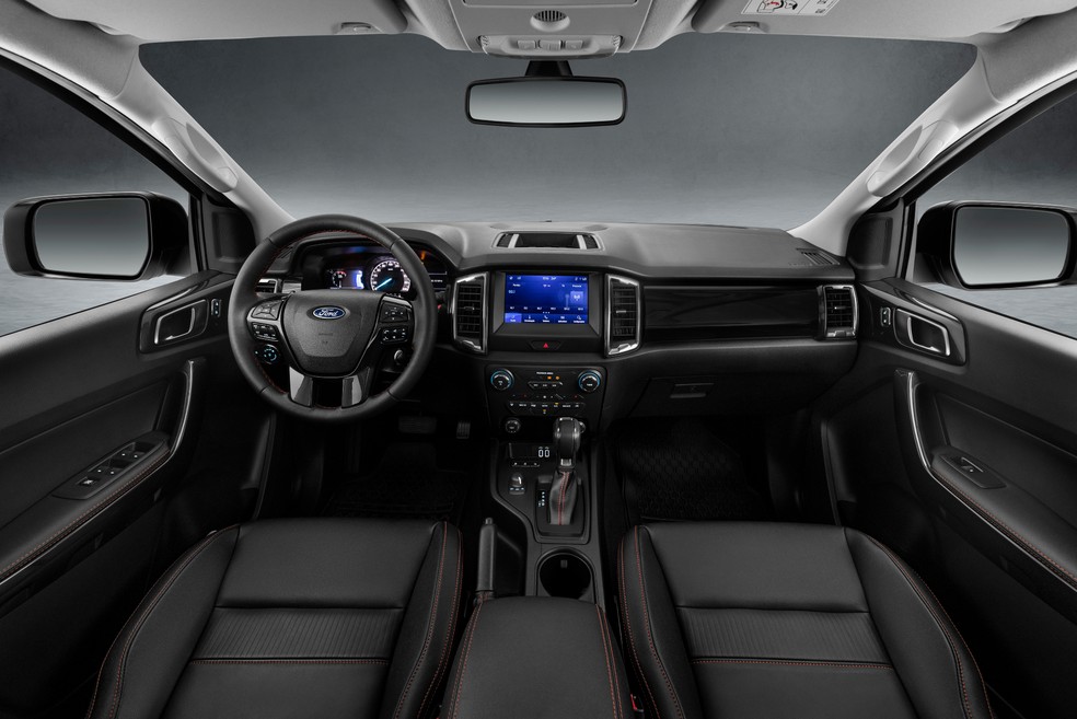 Ford Ranger FX4 tem central de infotainment com tela de 8 polegadas e sistema Sync — Foto: Divulgação
