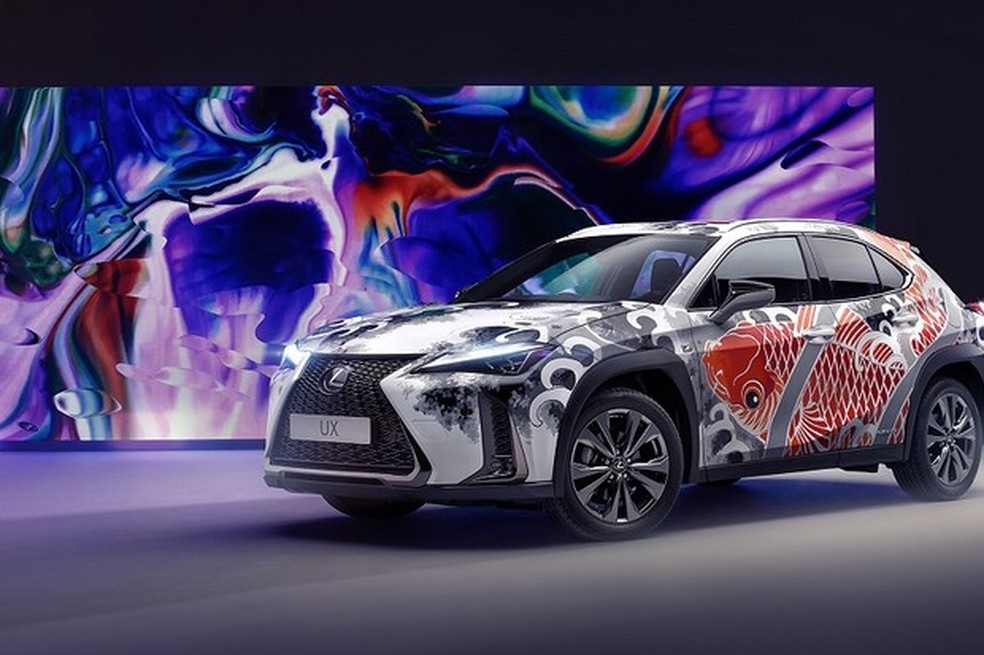 Lexus UX tatuado com um símbolo tradicional da arte e cultura japonesa (Foto: Divulgação) — Foto: Auto Esporte