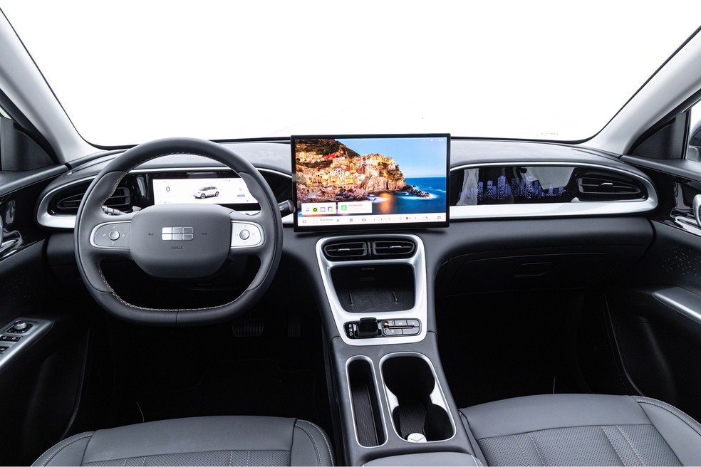 Geely EX2 ainda não tem conexão com Android Auto e Apple CarPlay — Foto: Renato Durães/Auto News Brasil