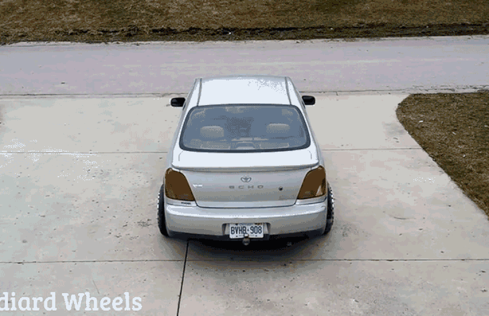 Rodas "omnidirecionais" permitem que qualquer carros ande para os lados (Foto: Reprodução) — Foto: Auto Esporte