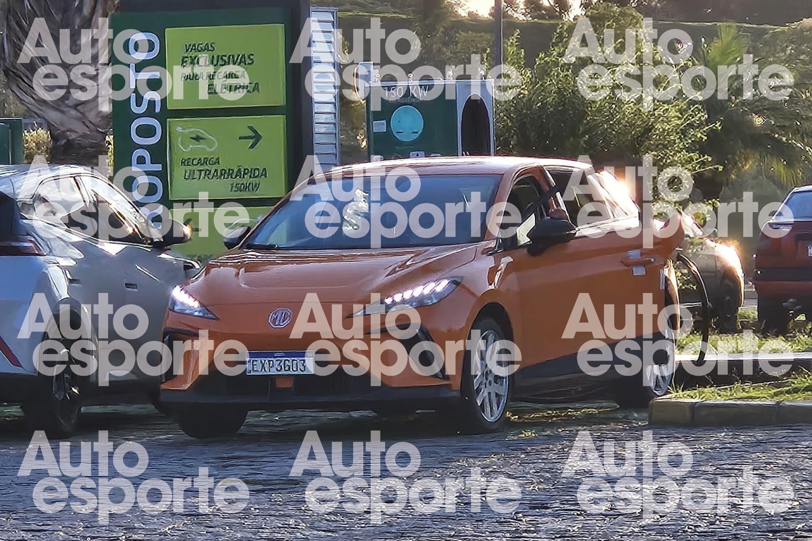 Flagra: MG4 surge no Brasil para ser o rival elétrico chinês do Golf GTI