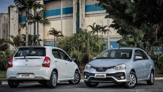 Donos de Toyota Etios elogiam o consumo, mas reclamam da falta de equipamentos
