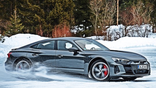 Teste: curso de drift no gelo da Audi vai do ápice de adrenalina do RS 5 a incerteza do RS e-tron GT