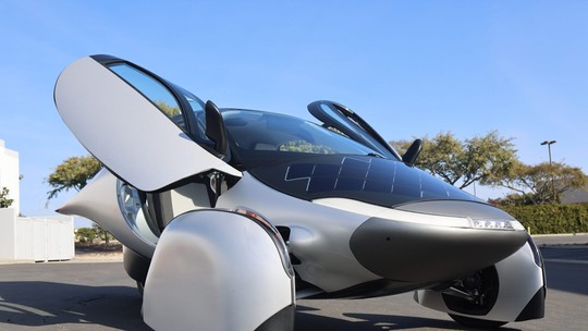 Carro elétrico movido a energia solar começa a ser vendido em 2025
