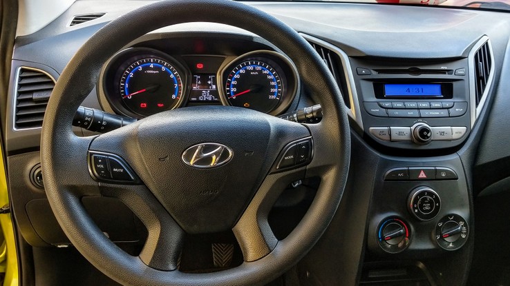 Hyundai HB20 verde interior