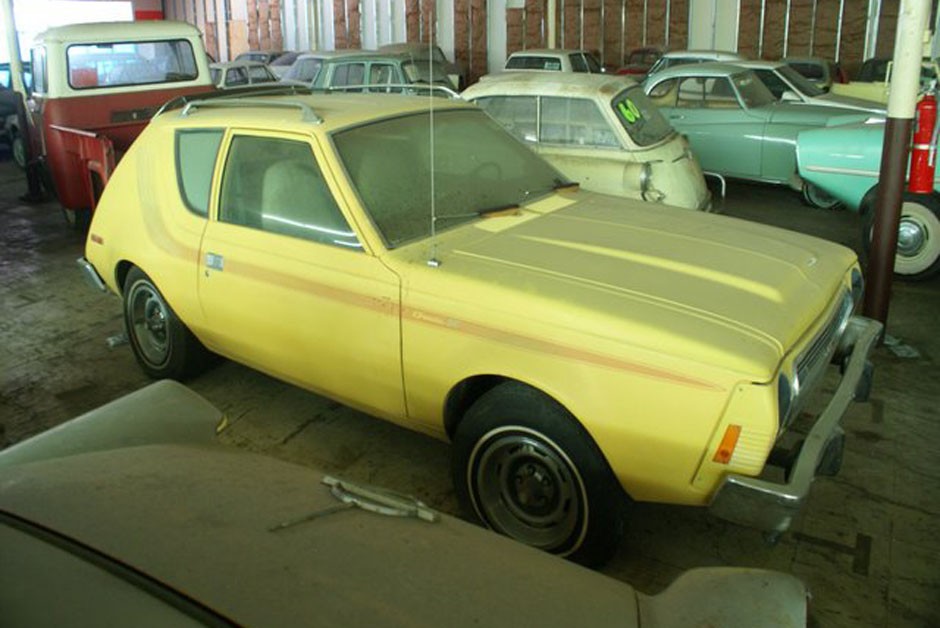 Coleção com mais de 700 carros vintage é leiloada nos EUA