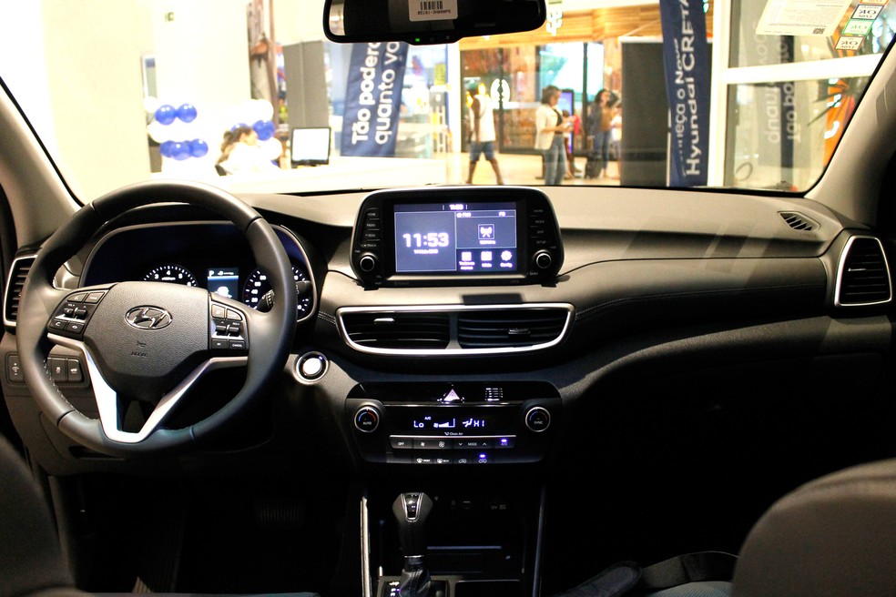 Hyundai Tucson tem bom padrão de acabamento, mas passa longe de ser moderno — Foto: Lucas Cardoso/Autoesporte