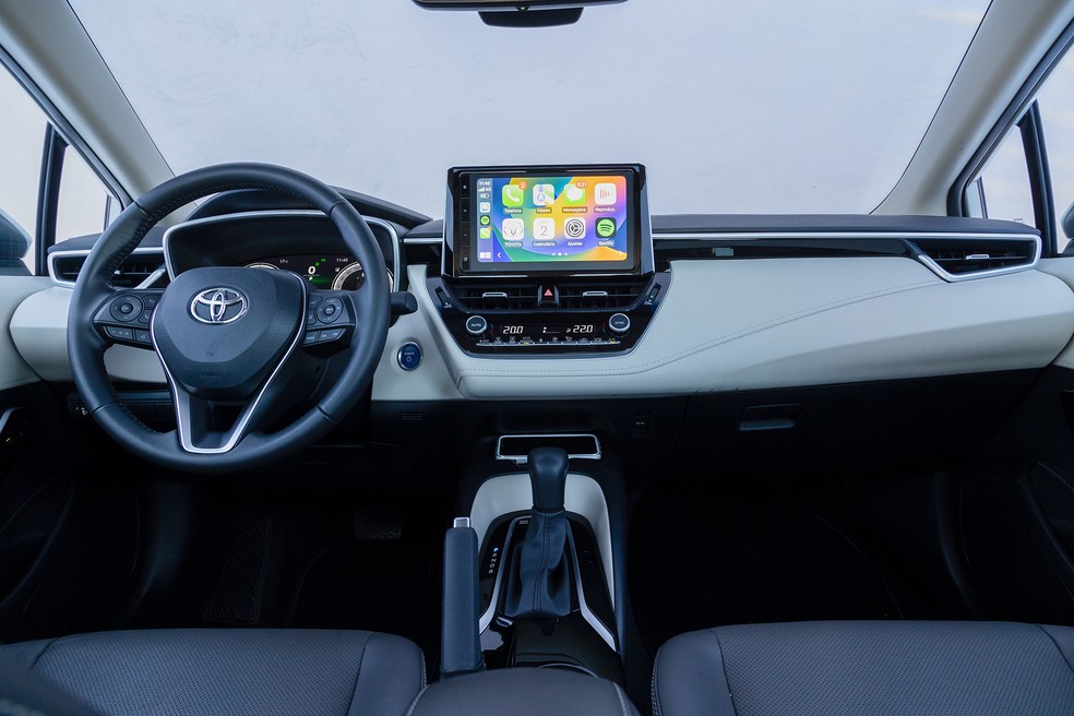Toyota Corolla é bem equipado na versão topo de linha, mas deixa a desejar nas configurações mais baratas — Foto: Renato Durães/Auto News Brasil