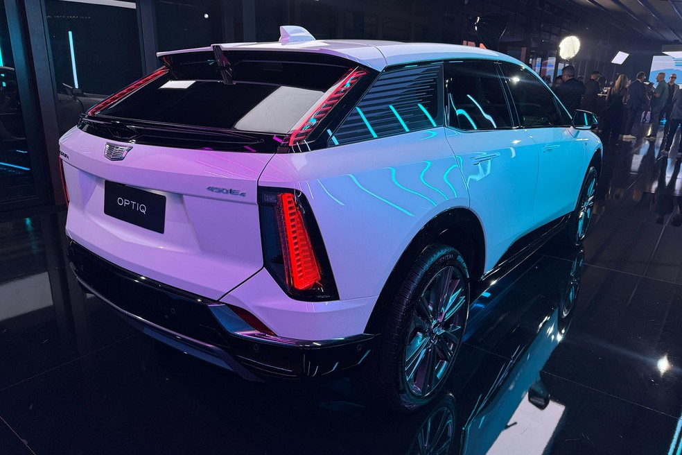 Cadillac Optiq tem 200 cv a menos que o Lyriq, mas peso e aerodinâmica o fazem cumprir o 0 a 100 km/h quase tão rápido — Foto: Julia Maria Toledo/Auto News Brasil
