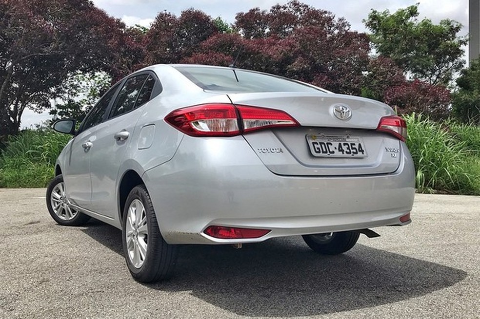 Sedã fica posicionado abaixo do Corolla e acima do Etios (Foto: Diogo de Oliveira/Auto News Brasil) — Foto: Auto Esporte