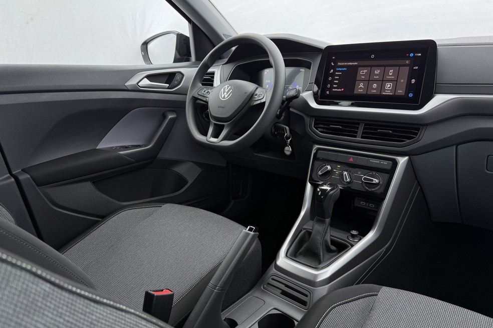 Volkswagen T-Cross Sense 2026 tem os bancos de tecido  — Foto: André Schaun/Auto News Brasil