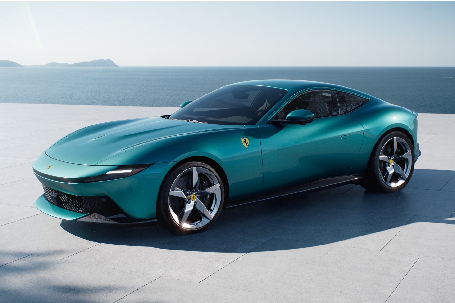 Ferrari Amalfi é o novo carro de entrada da marca com motor V8 de 640 cv