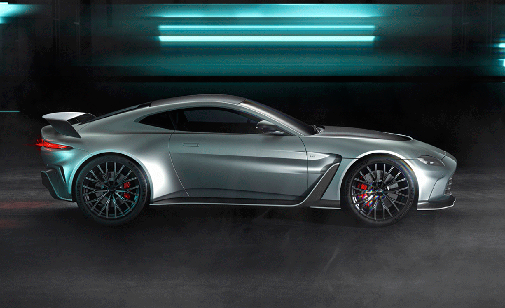 Rodas de 21 polegadas e freios de composto carbono-cerâmica estão no Aston Martin V12 Vantage — Foto: Divulgação