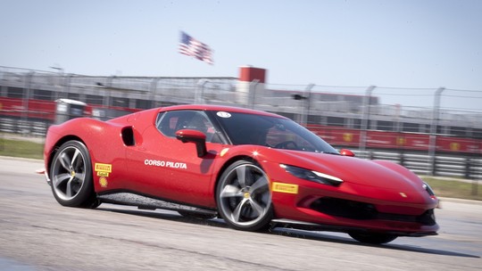 Aceleramos a Ferrari 296 GTB, de 830 cv, até 250 km/h em um circuito de F1!; leia o teste