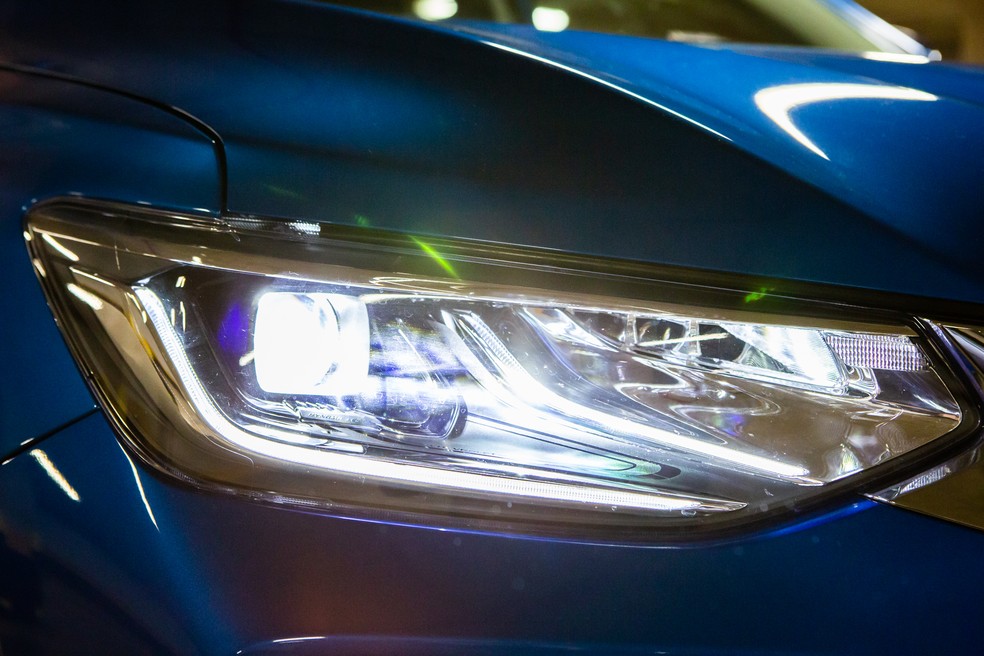 Chevrolet Tracker tem faróis de LED na versão topo de linha — Foto: Celso Tavares/G1