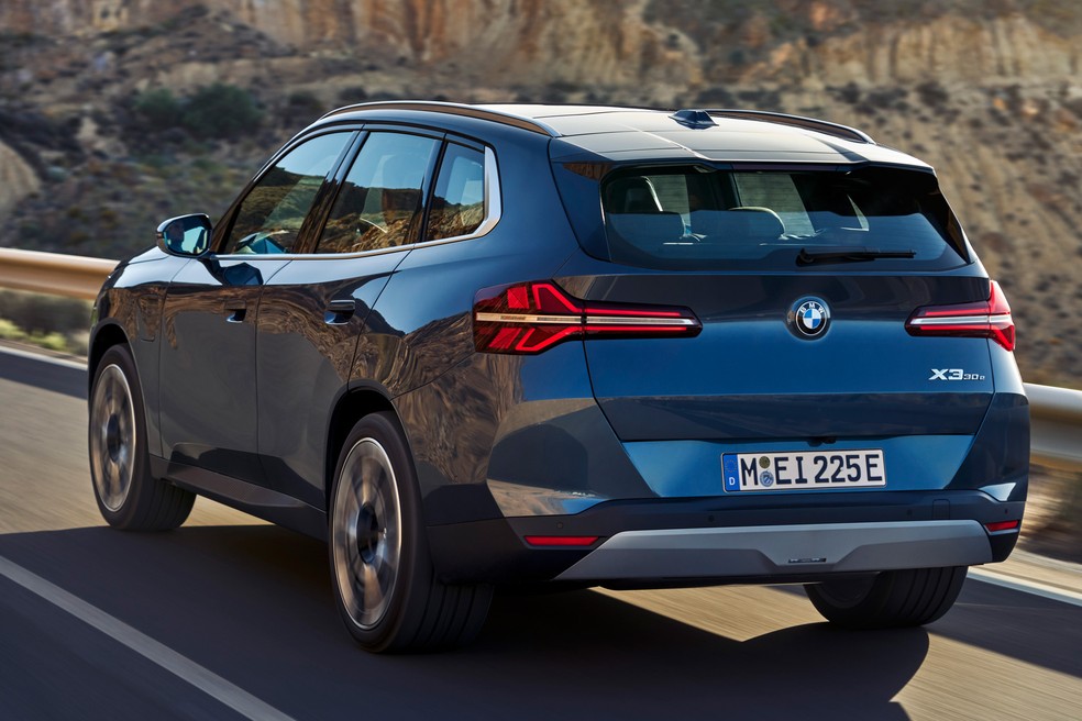 BMW X3 30e 2025 traseira — Foto: Divulgação