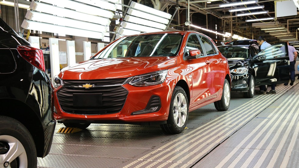 A GM foi a primeira marca com fábrica no Brasil a definir uma data para o fim dos carros a combustão — Foto: Divulgação