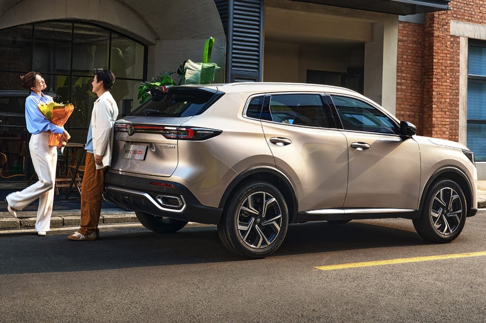 Changan CS55 Plus mede 4,55 metros de comprimento e leva 475 litros no porta-malas — Foto: Divulgação