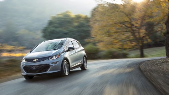 Chevrolet revela versão de produção do Bolt, seu elétrico compacto