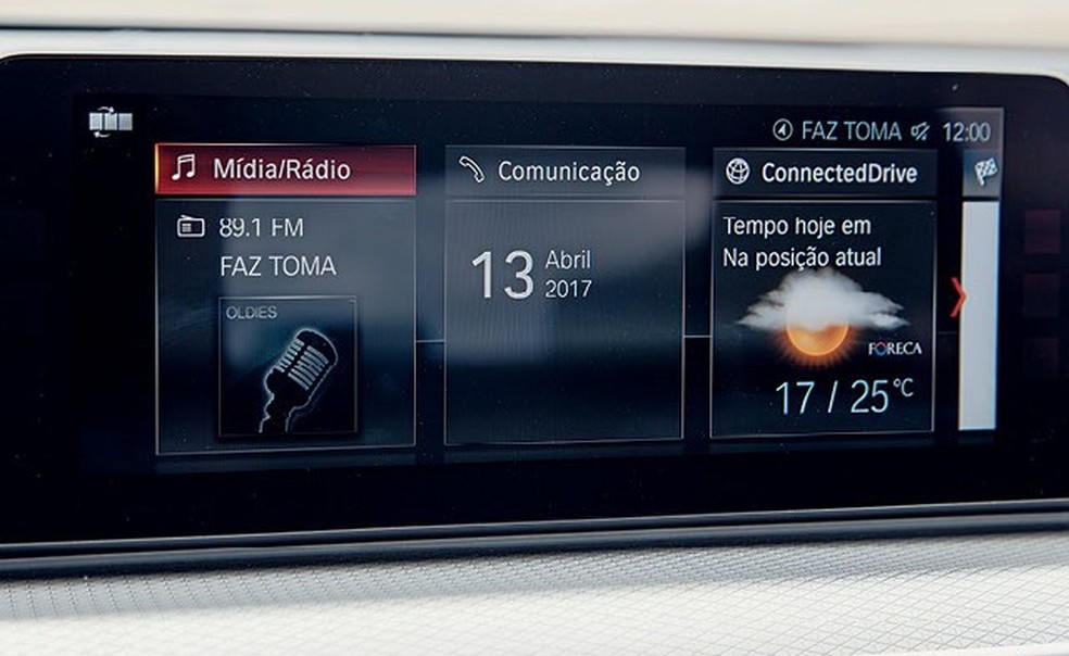 A enorme central de 13,3 polegadas é touchscreen — Foto: Auto Esporte