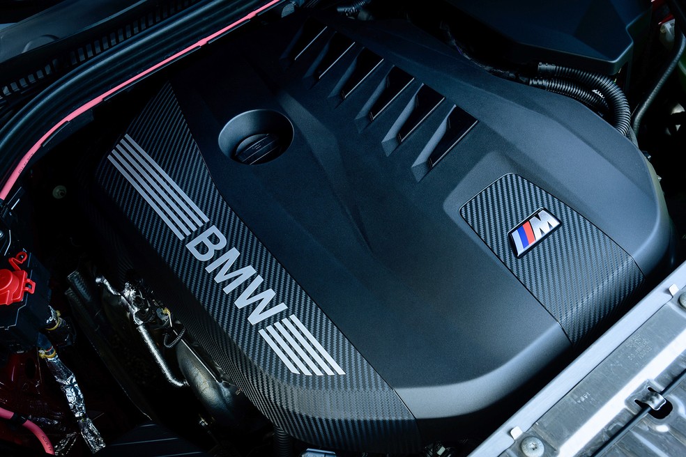 BMW X3 M50 xDrive é equipado com conjunto híbrido leve de 404 cv  — Foto: Divulgação/BMW